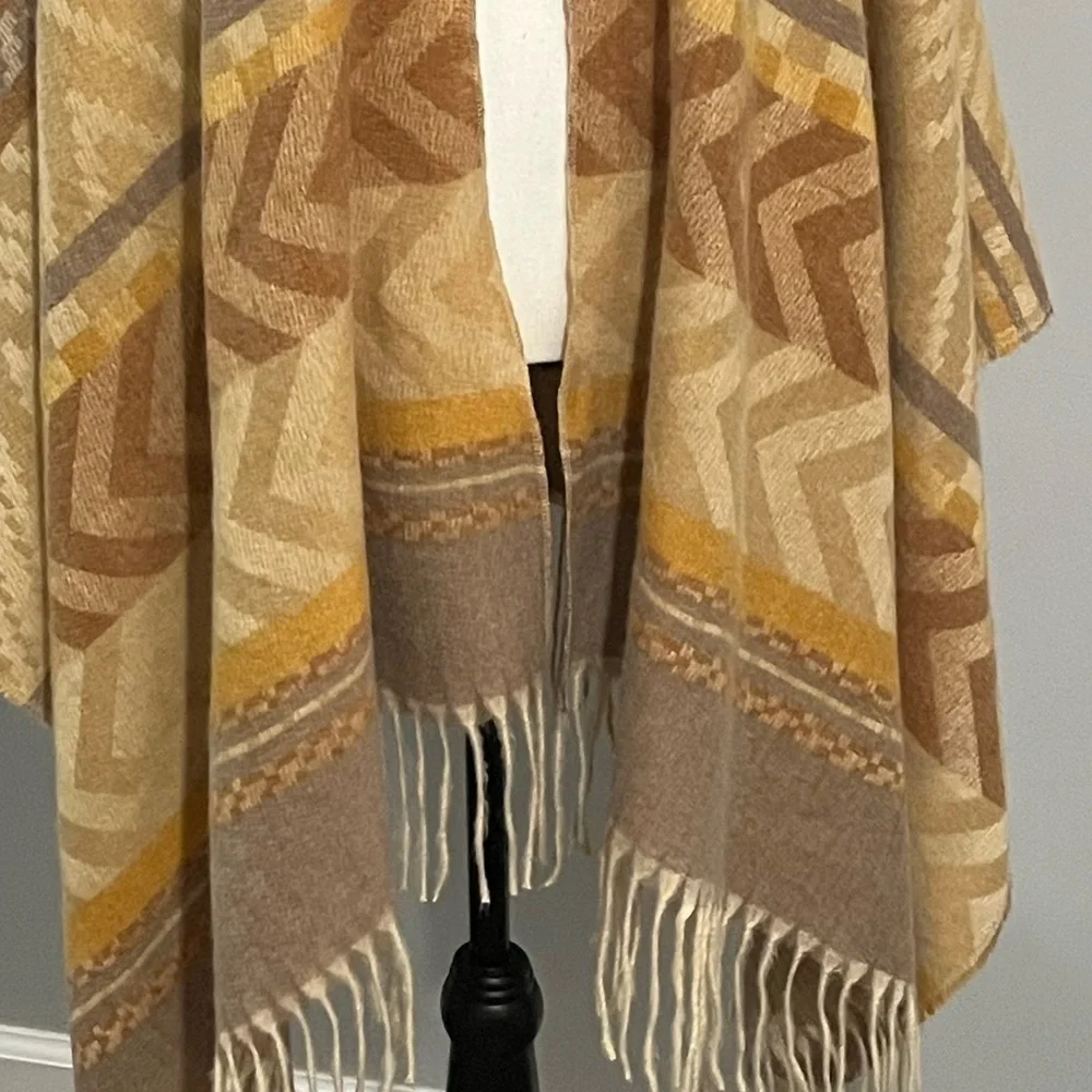 Neutral Geometric Ruana - so soft and goes with everything!